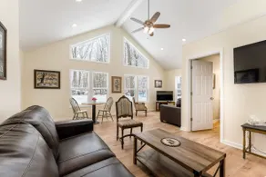 Lucky Duck Cottage-Cozy Cottage with Hot Tub and Lake Access - Image 4