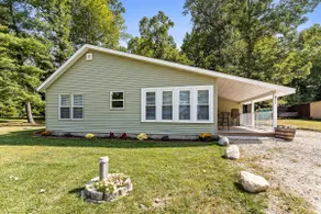 Lucky Duck Cottage-Cozy Cottage with Hot Tub and Lake Access - Image 2