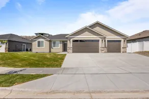 Beautiful New Construction Kennewick Home - Image 2