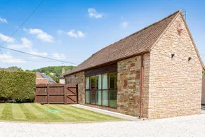 Charming Refurbished House in Longhope - Image 2