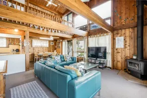 The Ark—Ocean Views & Coastal Ease - Image 2