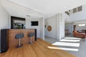 Pet friendly Luxury stay walk to beach - Image 5