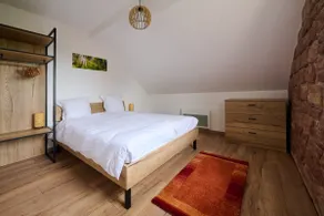 Le Noyer – Apartment with terrace and shared garden - Image 5