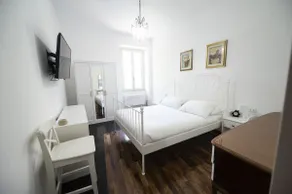 Testaccio Luminous and Large Apartment - Image 2