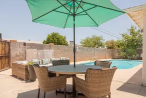 Cozy home near downtown Mesa, Pool, BBQ - Image 2