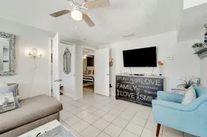 2BR suite with Gulf view, grill, patio, central AC - Image 3