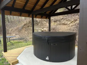 Boo Bear - New lakeside cabin with hot tub - Image 2