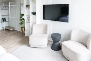 Relaxing Private Suite w Bathroom & Wi-Fi - Image 4