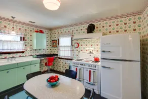 Retro-Style Home in Ruston: Walkable Location! - Image 3