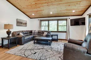 Private Hot Tub: Hatfield Vacation Rental! - Image 4