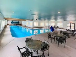 Pool, secluded but mins to strip NO stairs Fishing - Image 3