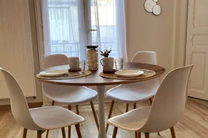 Luxurious renovated apartment with balcony & garage - Image 3