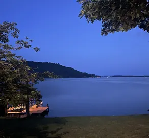 Reel Paradise-sleeps 10 w/covered dock on year rou - Image 4