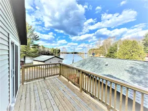 The Eagles Nest, Lakeside Fresh Renovation! - Image 5