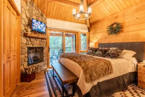 Tranquility Luxury Lodge w/ AC & Pool Access! - Image 2