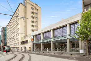 Central stylish 1 bedroom with balcony and air-con - Image 4