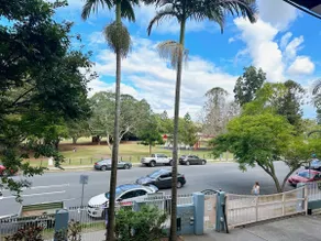 Old Time Charm! Carpark+Wifi, Central BNE 2BR Apt - Image 2