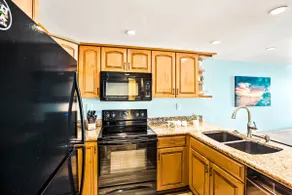 Private, spacious lanai with oceanfront views - Image 4