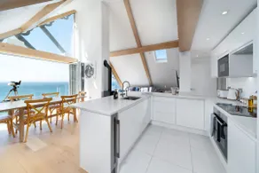Coastal Penthouse | 3 Bed | Stunning Sea Views - Image 5