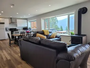 Stay Golden - Valhalla House, amazing hot tub view - Image 5