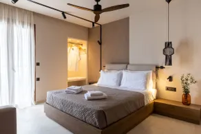 Niro Beachfront Living - Cozy Room with sea view - Image 2