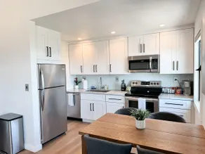 Renovated Modern Condo in front of the Sand - Image 5