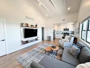 Renovated Modern Condo in front of the Sand - Image 2