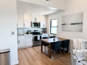 Renovated Modern Condo in front of the Sand - Image 4