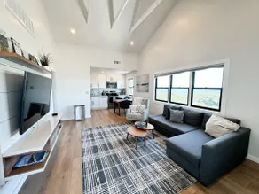 Renovated Modern Condo in front of the Sand - Image 3