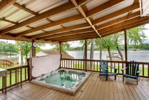 Hot Tub & Dock: Lakefront Mabank Home - Image 2
