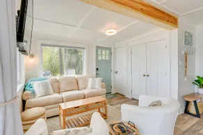 Beachy Palms Cottage on Lake Huron w/ Hot Tub! - Image 5