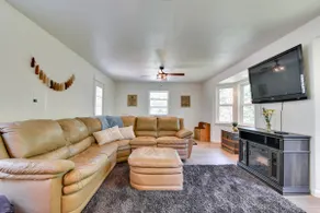 Washington Retreat: Fire Pit, Hot Tub & Ping Pong! - Image 5