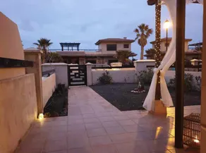 Merveilleux appartement entièrement équipé avec terrasse et jardin | Vue montagne - Image 2