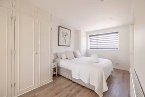 3 Bed 3 Bath Home| Windsor| Parking - By Tempstay - Image 4