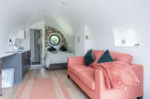 Woody's - 1 Bedroom Pod - Cold Inn - Image 2