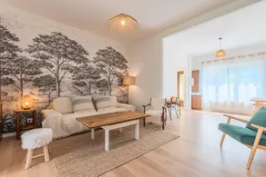 Spacious house with 4 bedrooms & garden, near tram - Image 5