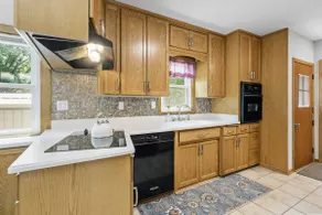 *Close to LK Mtka & Wayzata -Games/pingpong & more - Image 3