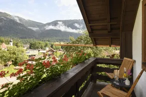 Alpenlodge apartment on the edge of the forest in Grainau - Image 2