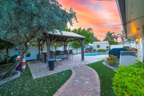 Heated Pool Villa-Walk to Beach-Tiki Bar-Sleeps 6 - Image 5
