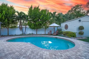 Heated Pool Villa-Walk to Beach-Tiki Bar-Sleeps 6 - Image 3