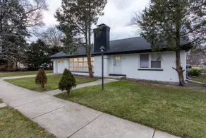 New Chic 6bd 2 bth Ranch Home, Skokie w/basement - Image 2