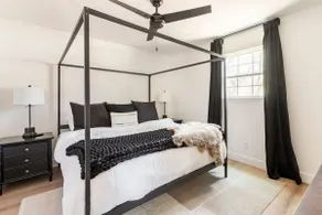 Zebra Haus! 2 Kings/HotTub/Pool/1 Acre - Image 5