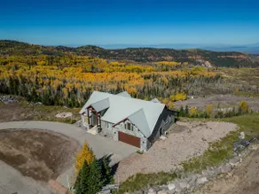 Skyview Chalet - amazing views with a spa - Image 3