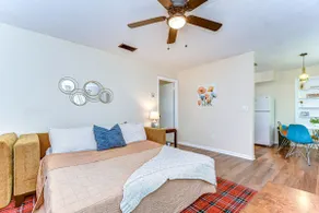 Central 1/1 w heated pool, pets OK. W/D on site - Image 4