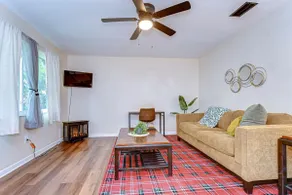 Central 1/1 w heated pool, pets OK. W/D on site - Image 5