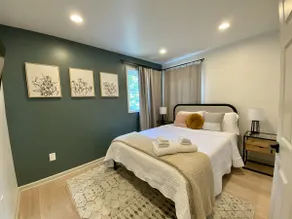 Two bed Apt in Arlington l King Bed | Free parking - Image 4