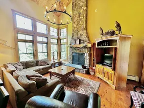 Tranquil Treetop Retreat - Image 4