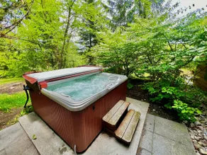 Tranquil Treetop Retreat - Image 2