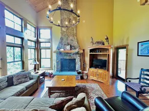 Tranquil Treetop Retreat - Image 4