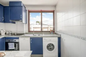 2 bedroom apt close to the sea - Image 5